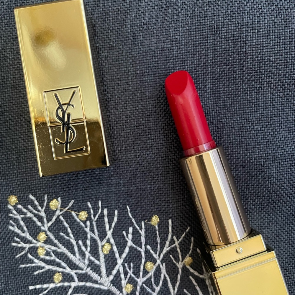 Yves Saint Laurent Red Lipstick Matte Finish
NEW no box
Bright red hot red